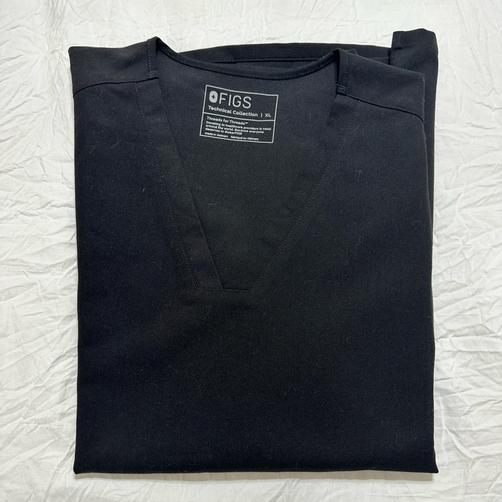FIGS Casma 2-pocket Scrub Top — BNWOT